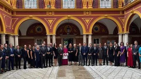 Alcaldesa con el Obispo, consejeras de Cultura y de Inclusi&oacute;n Social y otras autoridades