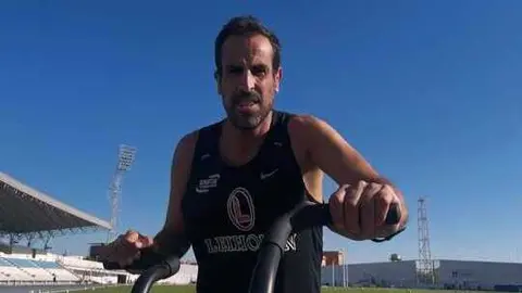 Emilio Mart&iacute;n haciendo deporte. Fuente: Facebook Emilio Mart&iacute;n