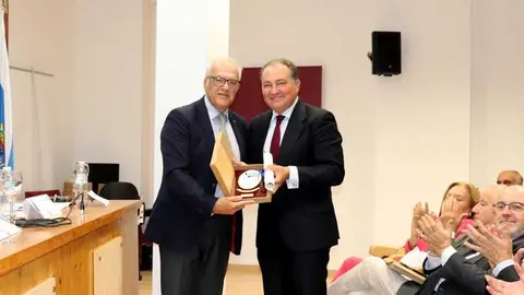 El Colegio de Veterinarios entrega la Distinci&oacute;n de Honor a la Diputaci&oacute;n de Huelva