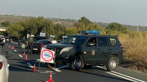 Control de la Guardia Civil en la A-49