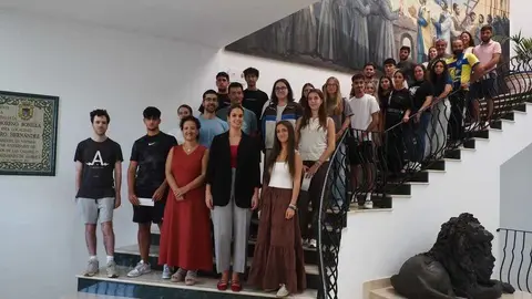 El Ayuntamiento de Palos entrega ayudas para carnet de conducir y para Erasmus. Fuente: Ayto. Palos