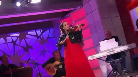 Roc&iacute;o Medina con su viol&iacute;n. Fuente: Facebook Roc&iacute;o Medina