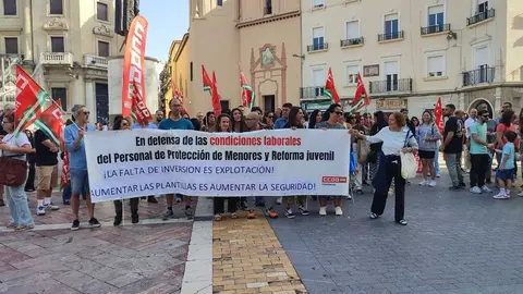 Concentraci&oacute;n en la Plaza de las Monjas, Huelva. Fuente: CCOO