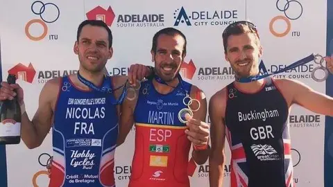 Emilio Mart&iacute;n tras proclamarse campe&oacute;n del mundo en Australia. Fuente: Facebook Emilio Mart&iacute;n