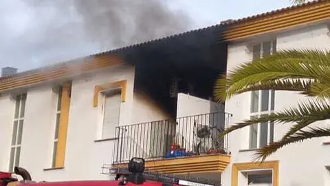 Incendio en una vivienda en La Redondela. Fuente: Facebook de Jaque Mate Isla Cristina