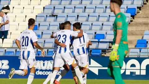 Los jugadores del Recre celebrando el 1-0. Fuente: Alberto D&iacute;az