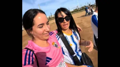 Mar&iacute;a del Pino junto a su madre acudiendo al Nuevo Colombino. Fuente: Tiktok de Mar&iacute;a del Pino