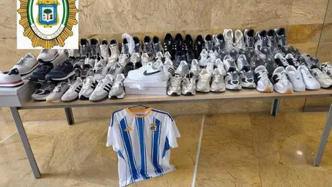 Zapatillas deportivas y camisetas de f&uacute;tbol falsificadas retitradas por la Polic&iacute;a Local de Huelva