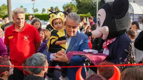Paco Bella, en la inauguraci&oacute;n de La Ciudad de los Ni&ntilde;os en Almonte. Fuente: Facebook Paco Bella