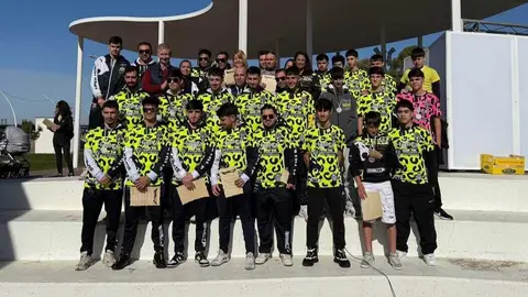 As&iacute; se ha vivido el estreno de la escuder&iacute;a Super Hugo 44 Team y su nueva equipaci&oacute;n. Fuente: Facebook Ayto. Huelva
