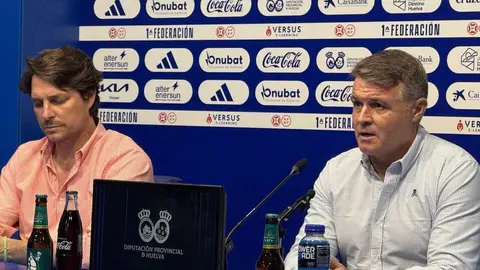 Pedro Morilla en su presentaci&oacute;n como nuevo entrenador del Recreativo de Huelva. Fuente: Carlos Mart&iacute;nez Brea.