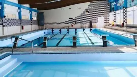 Piscina cubierta de Almonte. Fuente: Facebook Paco Bella