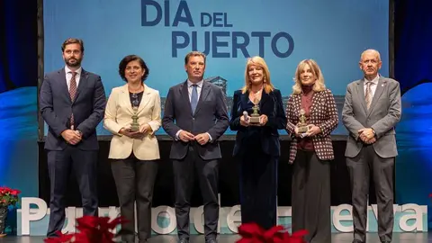 Autoridades en la celebraci&oacute;n del D&iacute;a del Puerto