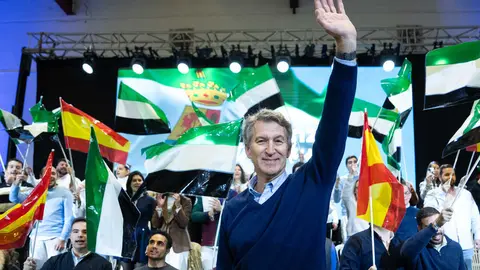 Feij&oacute;o saluda en un acto electoral en Extremadura