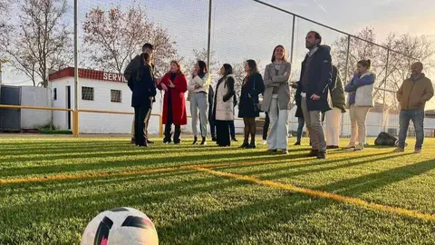 El Campo de F&uacute;tbol Nuevo Alkali de Valverde cuenta con nuevo c&eacute;sped. Fuente: Facebook Ayto. Valverde