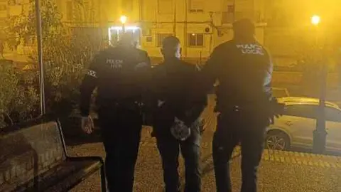 Detenido en Almonte. Fuente: Facebook Plataforma de Polic&iacute;as Locales de Almonte
