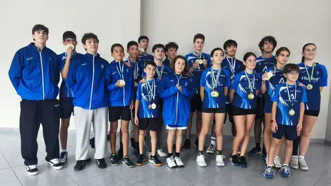 Los j&oacute;venes del Club B&aacute;dminton Huelva