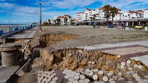 As&iacute; se encuentra el paseo mar&iacute;timo de Matalasca&ntilde;as. Fuente: Ayto. Almonte