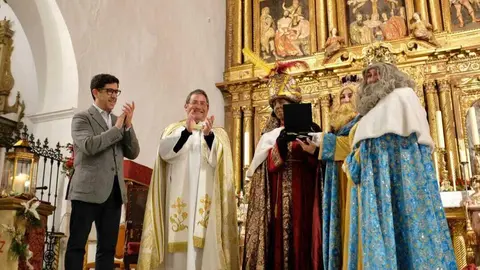 Los Reyes Magos reciben La Llave de Ayamonte. Fuente: Facebook Ayto. Ayamonte
