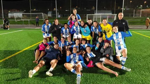 Las espartanas celebran los tres puntos conseguidos en C&aacute;ceres. Fuente: X Sporting de Huelva