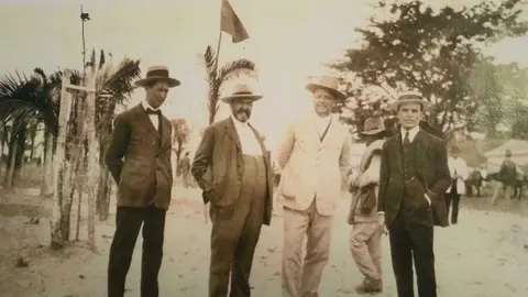 Manuel Siurot en el Roc&iacute;o de 1923. El segundo por la derecha.