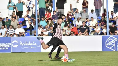 Fernando Vargas en un partido con el Bollullos CF. Fuente: X Bollullos CF
