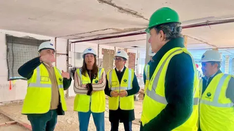 Loles Lopez visita las obras de la residencia Lerdo de Tejada en Ayamonte: Fuente: Junta de Andaluc&iacute;a
