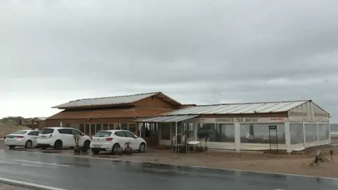 Cierra el chiringuito Der Mat&iacute;as de Punta Umbr&iacute;a. Fuente: Canal Sur