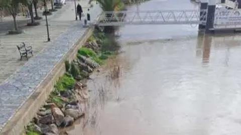 Crecida del r&iacute;o Guadiana que pone en alerta a la poblaci&oacute;n. Fuente: Ayto. Sanl&uacute;car de Guadiana