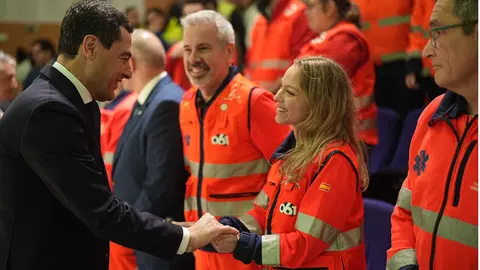 Moreno saluda a los profesionales sanitarios