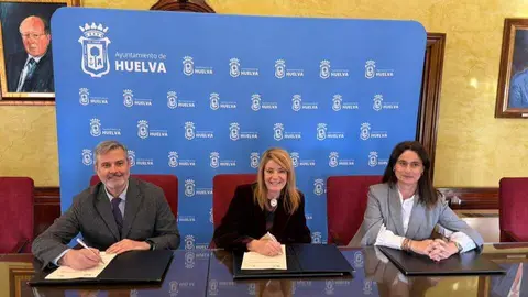 Firma Convenio Cl&uacute;ster Hidr&oacute;geno Verde. Fuente: Ayto. Huelva