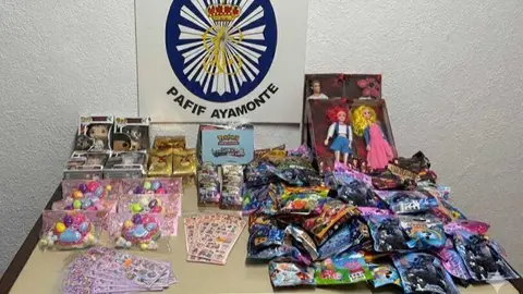 Juguetes intervenidos en un bazar de Ayamonte. Fuente: Guardia Civil