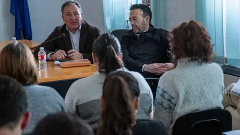 Reuni&oacute;n en Fuenteheridos. Fuente: Diputaci&oacute;n de Huelva