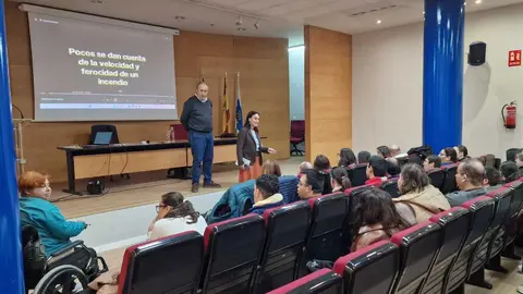 Talleres de prevenci&oacute;n de incendios para personas con discapacidad. Fuente: Ayuntamiento de Huelva