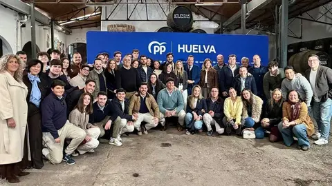 Participantes en el acto de NNGG en Bollullos Par del Condado