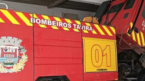 Un veh&iacute;culo de los Bomberos de Tavira