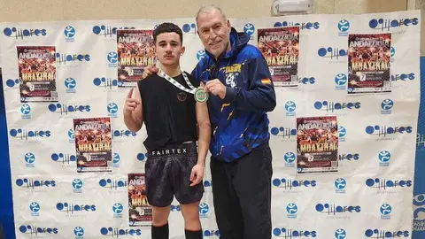 Pepe Flores se hace con el primer premio en el Campeonato de Andaluc&iacute;a de Muay Thai. Fuente: Ayto. Aljaraque