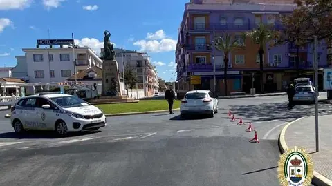 Agentes de la Polic&iacute;a Local de Punta Umbr&iacute;a participan en la campa&ntilde;a de control del cintur&oacute;n de seguridad coordinada por la DGT. Fuente: Ayuntamiento de Punta Umbr&iacute;a