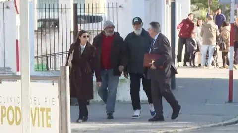 Los detenidos en Hornachos junto con los abogados