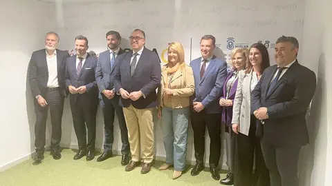 Bernal con diversas autoridades este lunes en Huelva