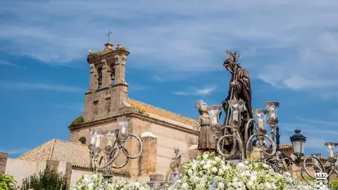 San Jos&eacute;, el Patr&oacute;n de Moguer durante su salida procesional. Fuente: Ayto. Moguer