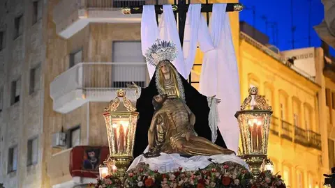 Virgen de las Angustias en este Viernes Santo. Fuente: Sa&uacute;l Garc&iacute;a