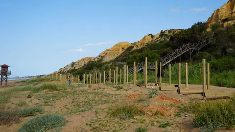 Comenz&oacute; la construcci&oacute;n de la nueva pasarela. Fuente: Ayuntamiento de Moguer