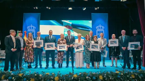 Entrega de las Medallas de la Villa de Aljaraque en el Teatro Cinema Corrales. Fuente: Ayuntamiento de Aljaraque