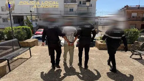 La Polic&iacute;a Local con el detenido