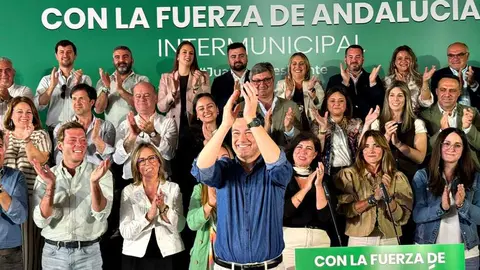 Juanma Moreno aplaude