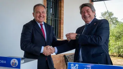Entrega de llaves. Fuente: Diputaci&oacute;n de Huelva