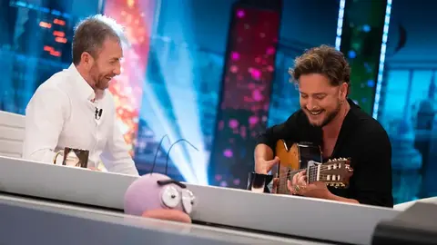 Manuel Carrasco interpreta un fandango de Huelva en "El Hormiguero". Fuente: Antena3