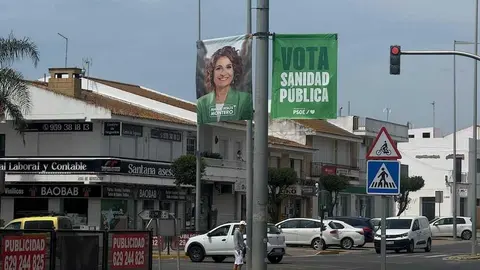 Carteles del PSOE colgados en Lepe