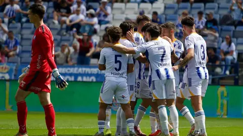 Los jugadores del Recreativo celebran el 1-0. Fuente: Alberto D&iacute;az